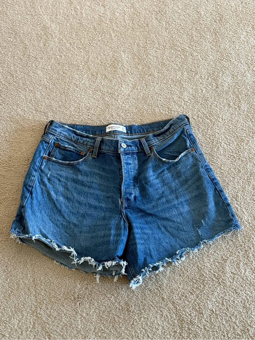 Abercrombie & Fitch 90s Baggy Low Rise Cutoff Denim Shorts Women’s 31/12